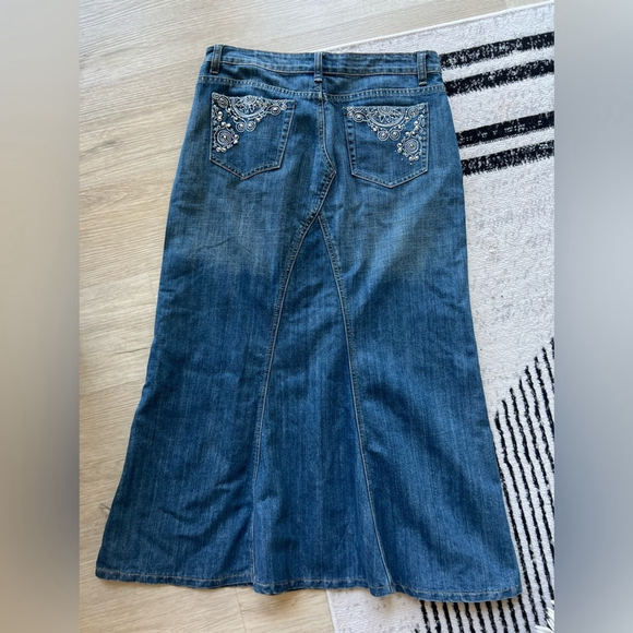 Baccini Dresses & Skirts - Baccini Embroidered Denim Maxi Skirt Boho Western Y2K Studded Jean Skirt Size 10